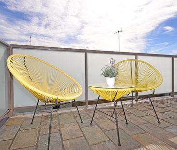 Quiet Sunny 3-Bedroom Apartment with Lock-Up Garage - Photo 4