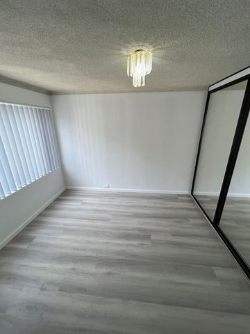 Fresh & Convenient 2-Bedroom Unit with Lock-Up Garage - Photo 3