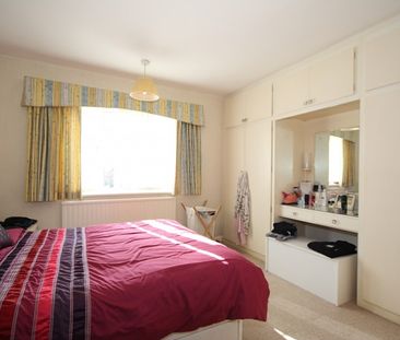 Belgrave Manor, Woking - Photo 2