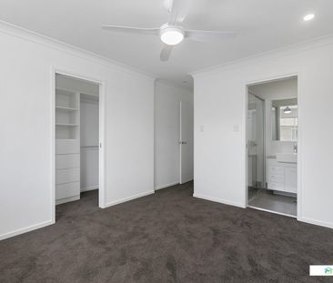 Luxury Townhouse in Birkdale - Photo 4