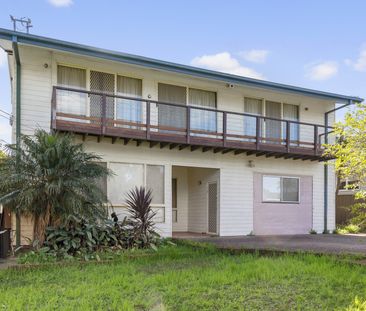Neat 3 Bedroom Home - Photo 3