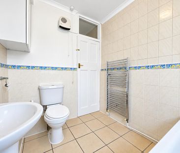 1 bedroom in a flat share to rent - Photo 5