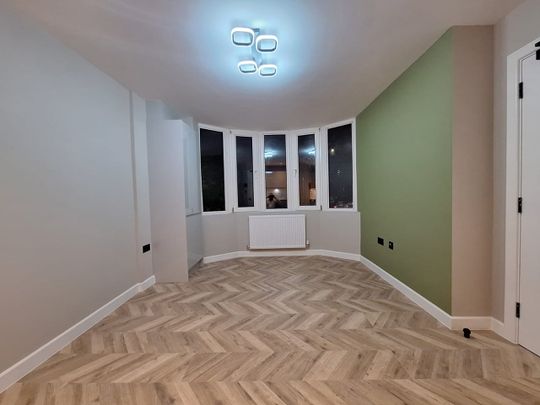 2 Bed Flat, Spur Road, N15 - Photo 1
