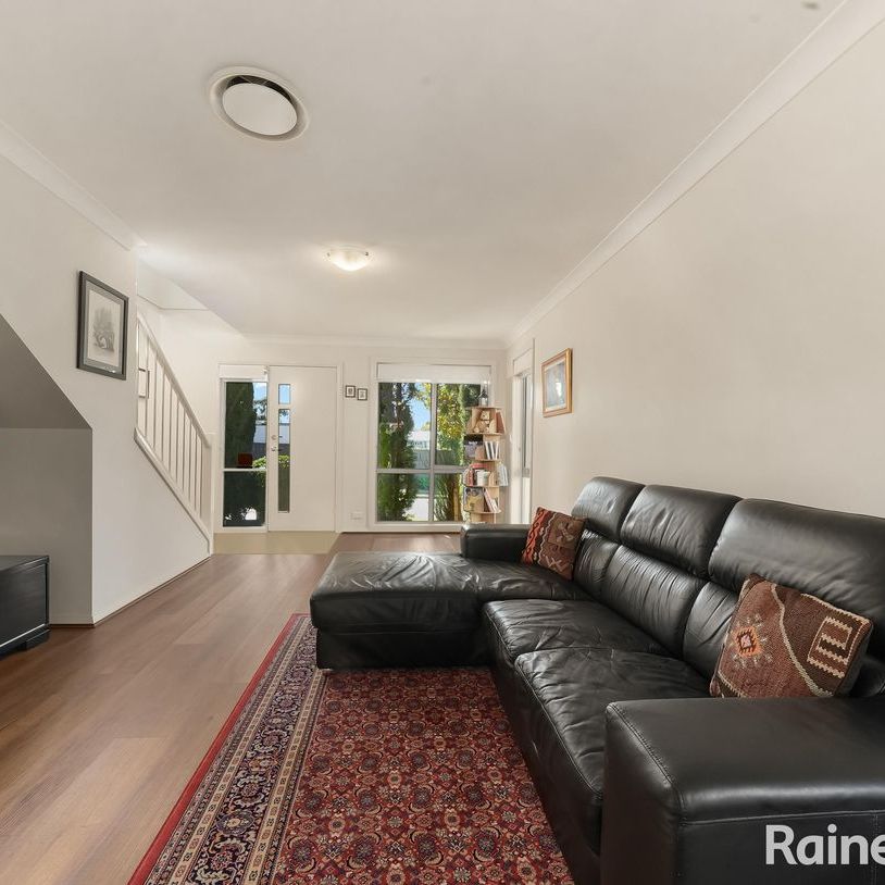 SPACIOUS DUPLEX FOR LEASE IN GLENFIELD - Photo 1