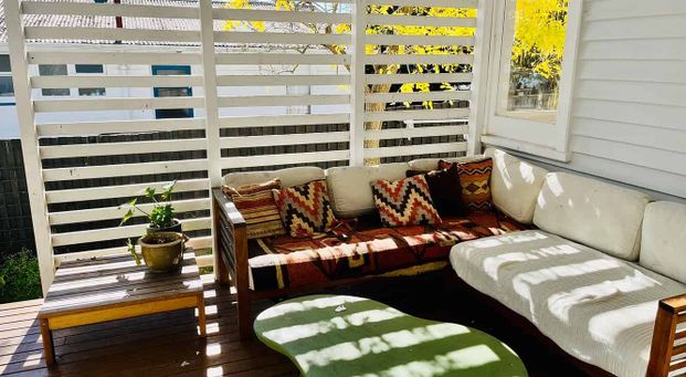 3BR Mangere Bridge Home in golden triangle - Photo 1