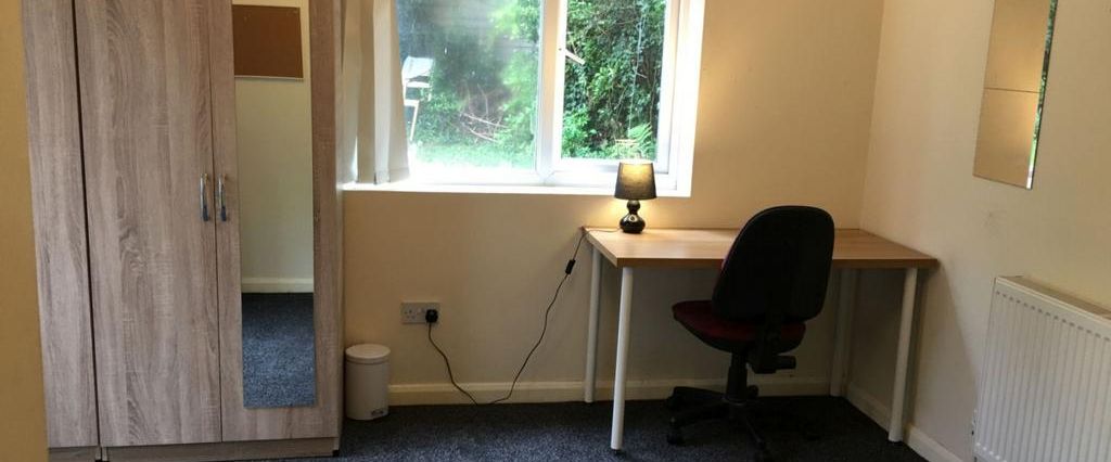 6 bedroom detached house to rent - Photo 1