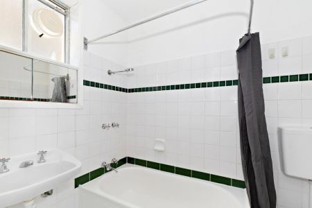 Low-Maintenance Apartment with Stunning Private Courtyard! - Photo 5