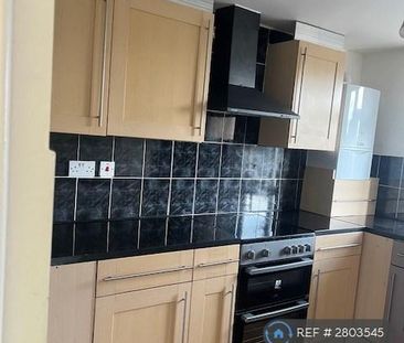 3 bedroom flat to rent - Photo 5