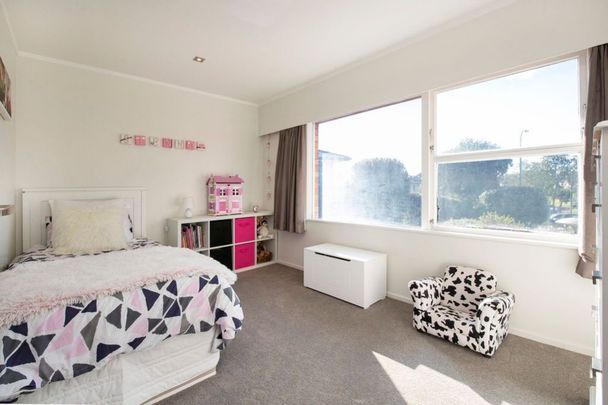 4 Bedrooms in Botany Downs - Photo 1