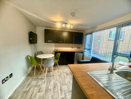 1 bedroom in a house share to rent - Photo 4