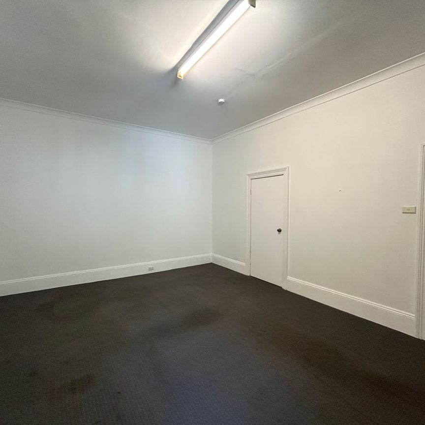 Comfortable One-Bedroom Unit - Photo 1