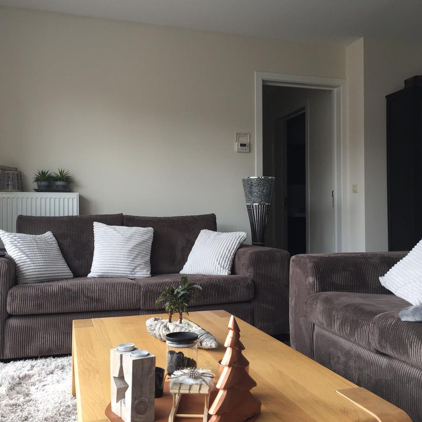 Gelijkvloers appartement met 3 slaapkamers en tuin met bijhorende garage - Photo 1