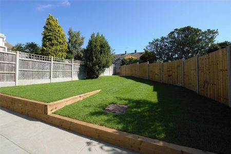 3 bedroom semi-detached house to rent - Photo 5