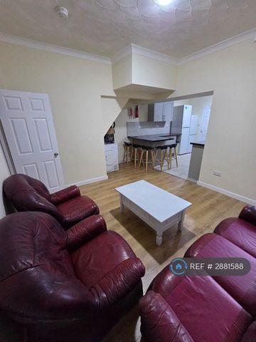 5 bedroom terraced house to rent - Photo 2