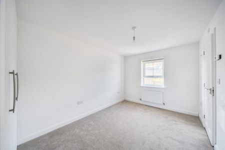 4 bedroom townhouse to rent - Photo 3