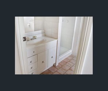 Fantastic 2 Bedroom Brick in a Perfect Location - Photo 3