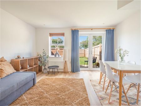 2 bedroom semi-detached house to rent - Photo 3