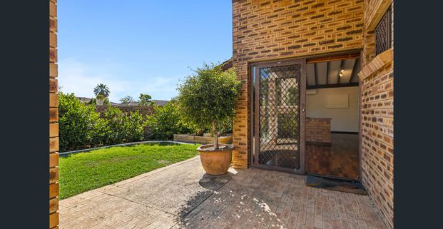 Spacious Villa with Lush Garden Courtyard and Lifestyle Appeal - Photo 1