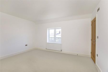 4 bedroom detached house to rent - Photo 2