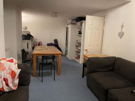 3 bedroom flat to rent - Photo 2