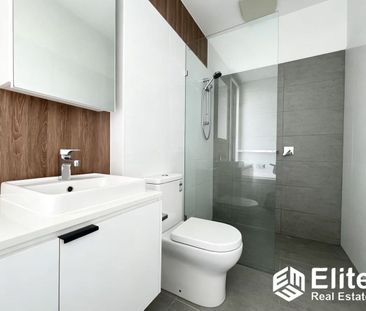 Stylish 3 Bedroom Townhouse in Prime Doncaster Location - Photo 6