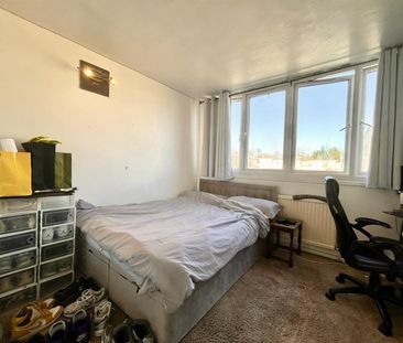 3 Bedroom House - Mid Terrace To Let - Photo 4