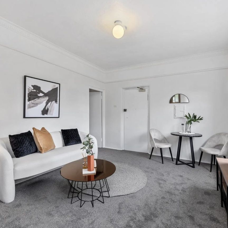 Stylish living in Central Location - Photo 1