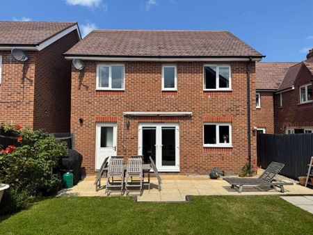 4 bedroom detached house to rent - Photo 5