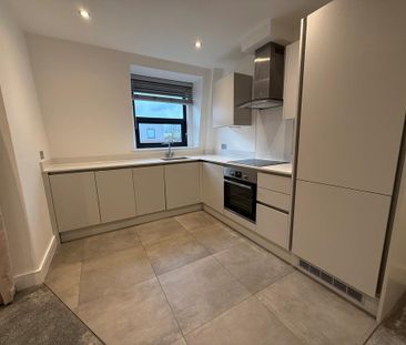 2 bedroom penthouse to rent - Photo 2