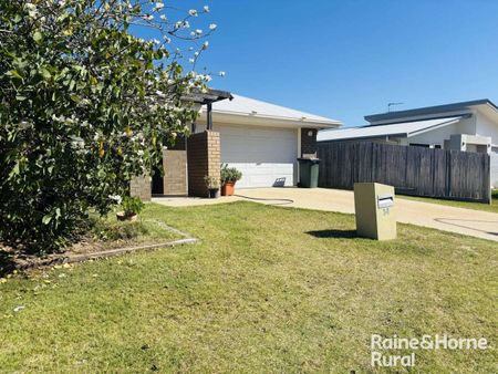 Modern Family Home - Photo 3