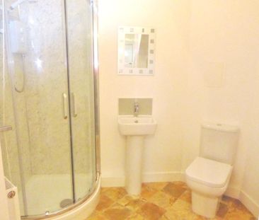 2 bedroom end of terrace house to rent - Photo 4