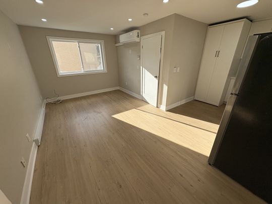 For Lease - 31 Huron Heights Drive, Newmarket, Ontario - Photo 1