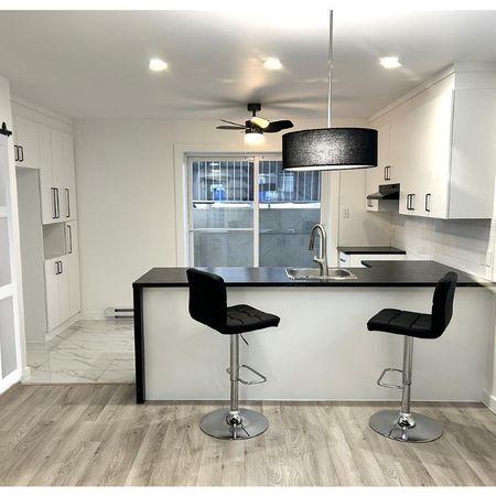 Logement 4 1/2 • Luxueux Neuf • demi-sous sol • Sainte Anne des Plaines - Photo 3