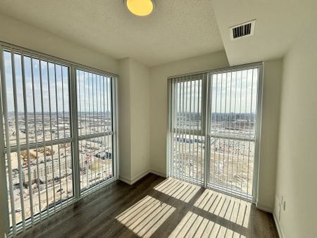 For Lease - 195 Commerce Street, Vaughan, Ontario - Photo 2