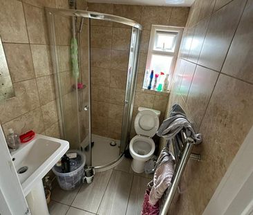 Room in a Shared House, Ilford, IG3 - Photo 6