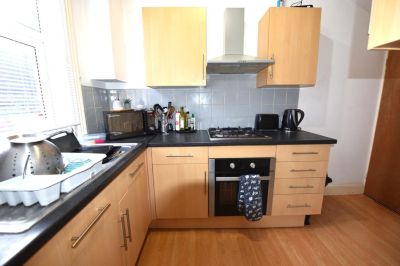 2 bedroom House in William Street, Leeds - Photo 5