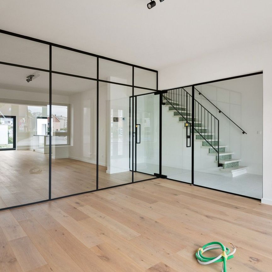 Ruime gezinswoning met tuin en polyvalente bureauruimte in Mechelen. - Foto 1