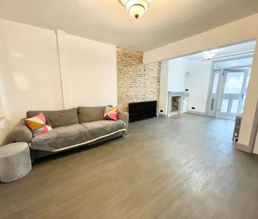3 bedroom terraced house to rent - Photo 1