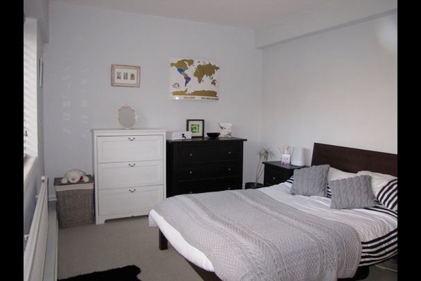 2 Bed Flat, Kingsbridge Avenue, W3 - Photo 1