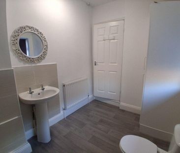 3 bedroom end of terrace house to rent - Photo 4