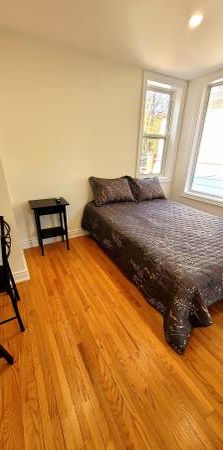 Bright 3 Bedroom/2 Bathroom Close to Major Transit - Photo 1