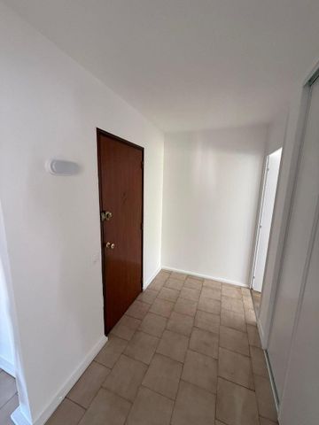 Location Appartement 3 pièces 65m² DECINES CHARPIEU 69150 - Photo 3