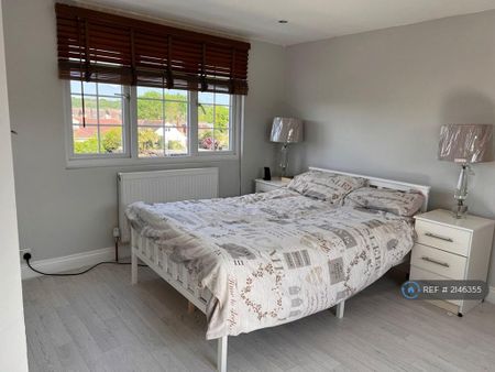 1 bedroom in a house share to rent - Photo 4