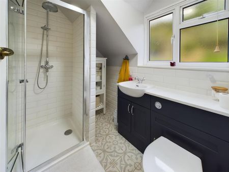 4 bedroom semi-detached house to rent - Photo 5