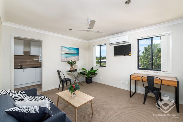 Spacious Furnished Rental Incl Bills + WiFi - Photo 1
