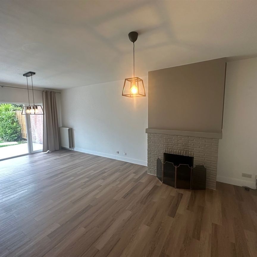 Ruime woning met 3 slaapkamers, garage en tuin - Photo 1