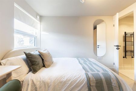 1 bedroom in a house share to rent - Photo 3