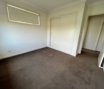 STUNNING TOWNHOUSE IN CENTRAL FAWKNER - Photo 2