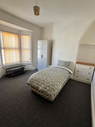Room in a Shared House, Bellamy Road, L4 - Photo 1