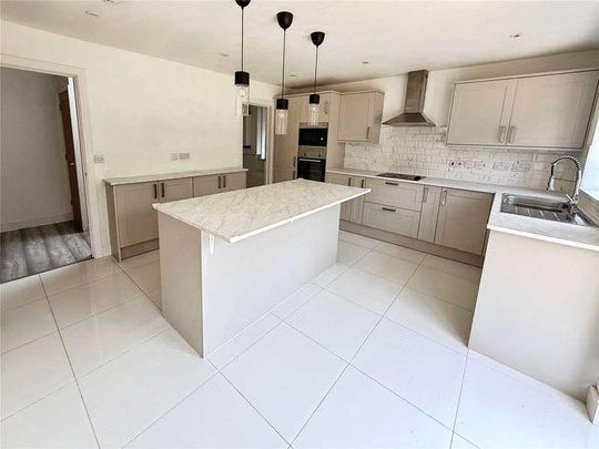 Kentwood Hill, Tilehurst, Reading, Berkshire, RG31 - Photo 1